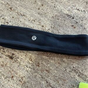 Lululemon black headband
